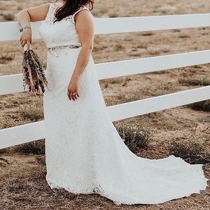Ivory Lace Wedding Dress